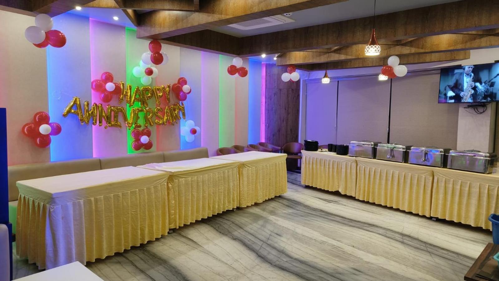 V Square Airport Hotel Лакхнау Экстерьер фото