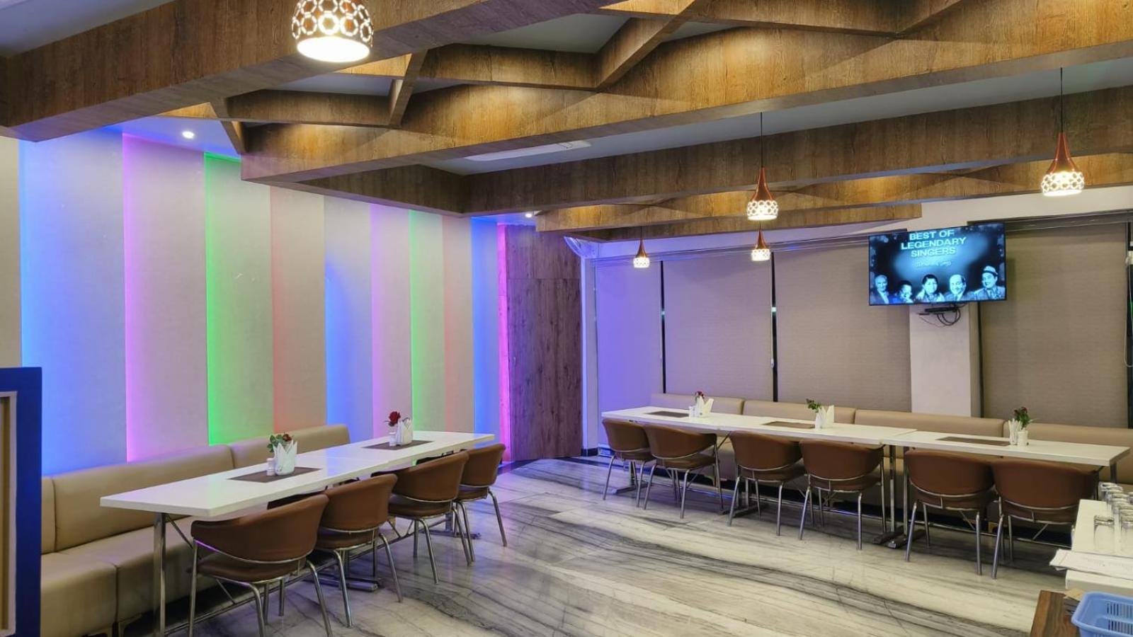 V Square Airport Hotel Лакхнау Экстерьер фото